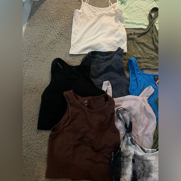 Tank top Bundle - Picture 2 of 4